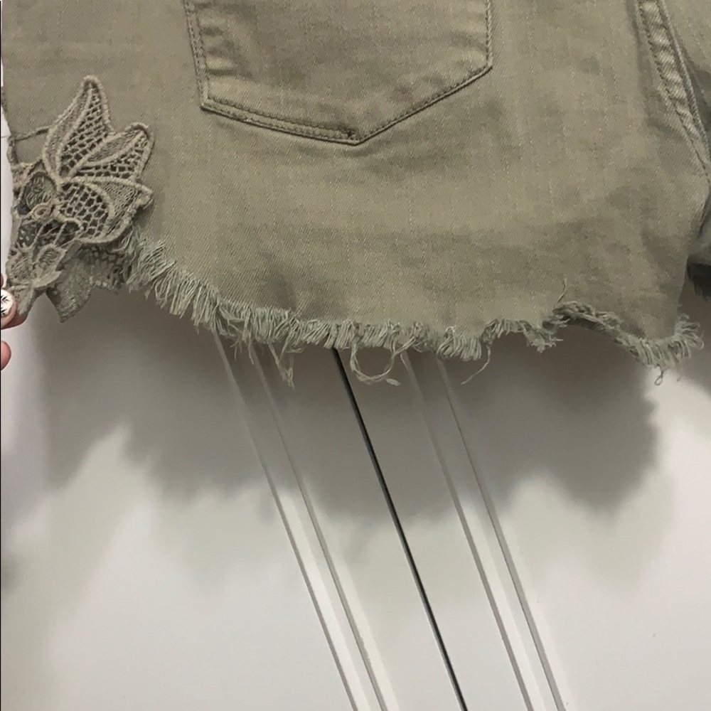Shorts - Picture 6 of 7